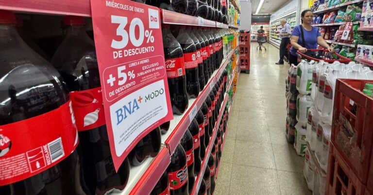 Con el IPC que descartó el Gobierno, los salarios perdieron más poder adquisitivo: cómo impactaría en las paritarias