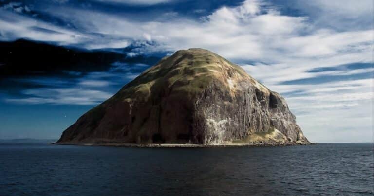 Ailsa Craig, la isla secreta y deshabitada que encierra un increíble misterio