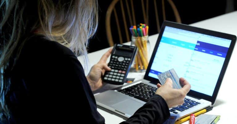Familias endeudadas: cada vez más personas piden créditos por fuera de los bancos y tienen más problemas para devolverlos
