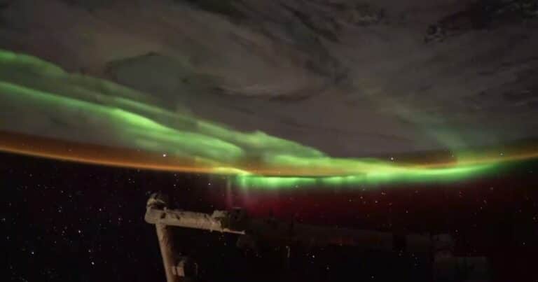 Un video de la estación espacial muestra el brillante espectáculo cósmico que rodea la Tierra