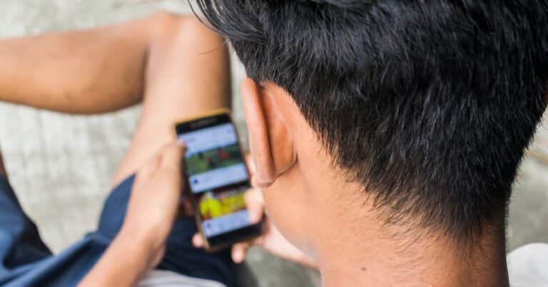 España prohíbe las redes sociales a menores de 16: cómo se aplicaría y por qué genera resistencia