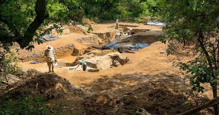 Hallazgo histórico: arqueólogos del Reino Unido afirman que el ser humano dominaba el fuego 350.000 años antes de lo que se pensaba