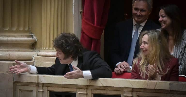 El detrás de escena de la visita de Adorni a Diputados: música Rocky, pochoclos y mega operativo de seguridad