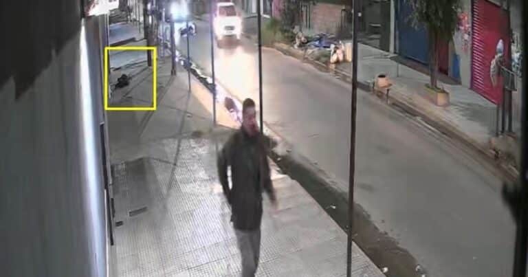 Un policía creyó que le querían robar y les vació el cargador: mató a la mujer que manejaba la moto e hirió a su acompañante