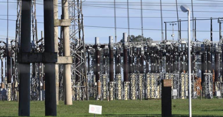 Primera privatización eléctrica: tres grupos argentinos se presentaron por Transener