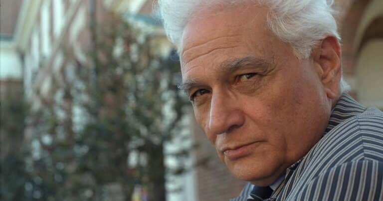 Qué quiso decir el filósofo francés Jacques Derrida con su célebre frase: «No hay nada fuera del texto”