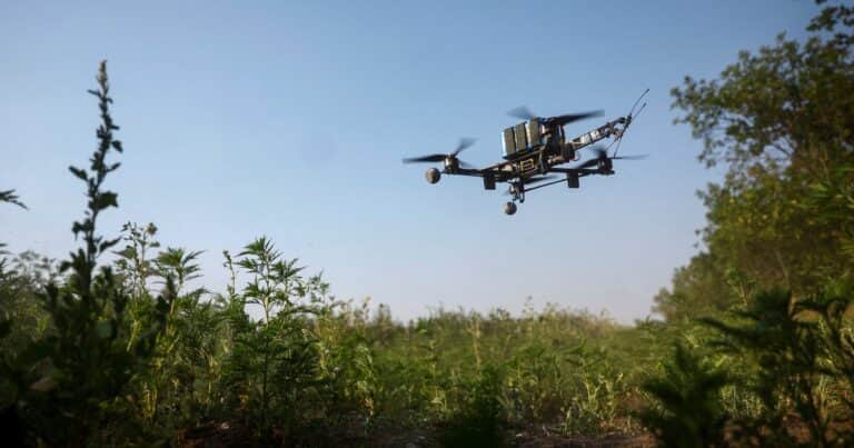 Rusia ofrece 7.000 dólares por mes a estudiantes con malas notas que se anoten en la fuerza militar de drones