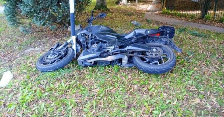Un motochorro escapaba de un robo, lo chocó un jubilado borracho y terminó con la pierna amputada
