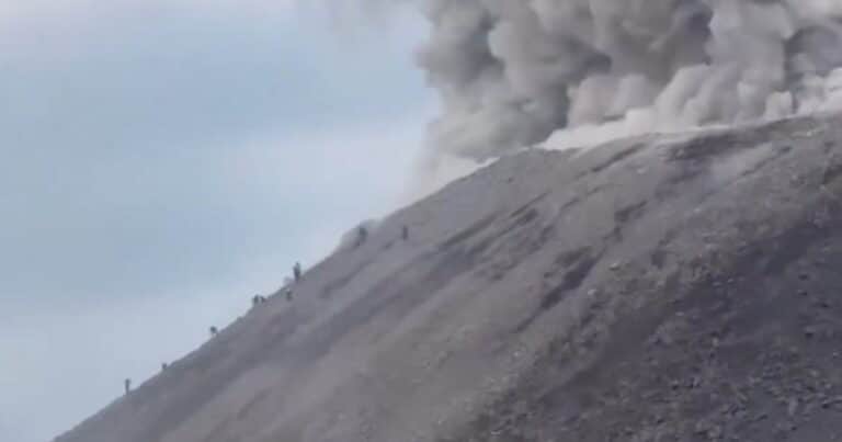Pánico en Guatemala: un video muestra cómo turistas tuvieron que escapar ante la erupción de un volcán