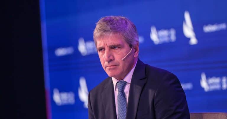 Con pedidos de indagatorias, se define si reabren una causa contra Luis Caputo por cobrar de una empresa que compró bonos del estado