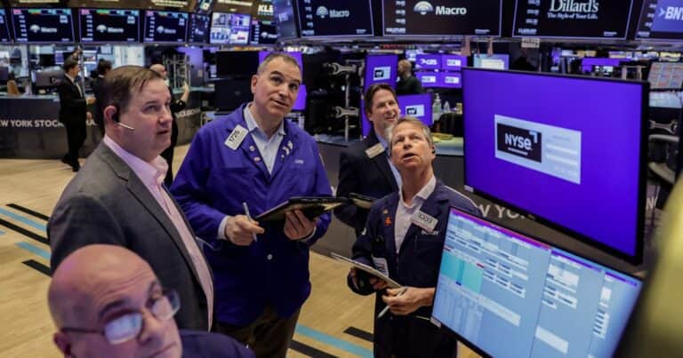 Fiesta en los mercados: los bonos argentinos saltan hasta 2,5% y cae 10% el riesgo país
