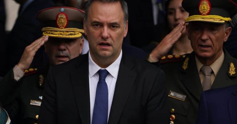 «Si Milei recupera las Malvinas, tampoco lo puede capitalizar porque Adorni hoy es el centro de todo»: la particular analogía del biógrafo del Presidente