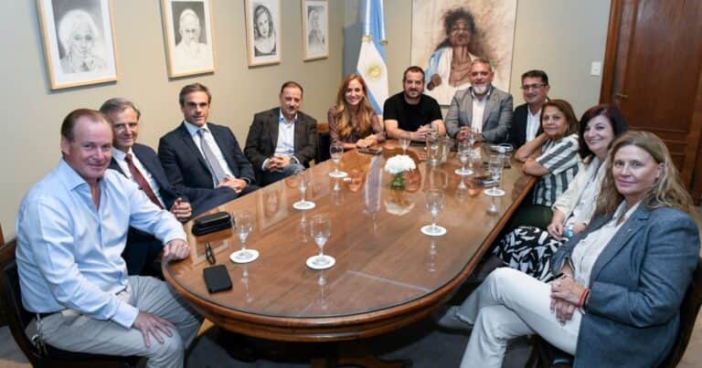 Se lanza un nuevo espacio peronista: discuten el discurso K y dicen que están a favor del superávit y la baja de retenciones