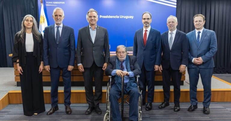 Libertad de expresión: el presidente de Uruguay, Yamandú Orsi, firmó las declaraciones de la SIP