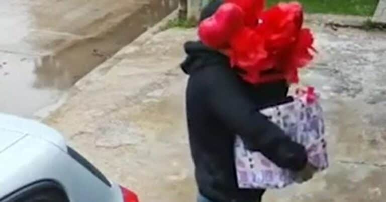 «Tenemos un pedido para T.»: cayó la banda de los románticos, que robaba simulando la entrega de globos y bombones