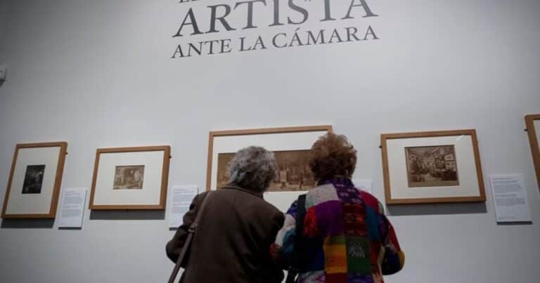 El Prado explora cómo la fotografía transformó la identidad de los artistas en el siglo XIX