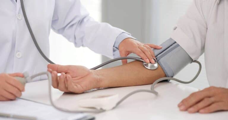 Qué le pasa a la presión arterial cuando comés banana: el efecto que destacan los cardiólogos