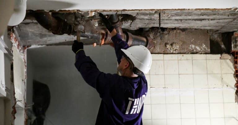 Ni andamios ni paredes: la apuesta de China para aislar el impacto de las obras en plena ciudad