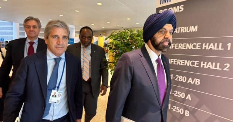 Caputo negocia un préstamo de US$ 3.000 millones con garantías de Banco Mundial, BID y CAF