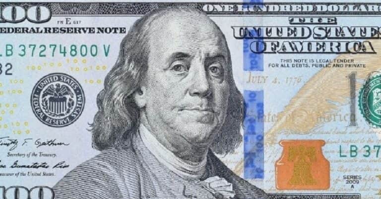 El dólar se mantuvo estable a pesar de la volatilidad global y cerró en $1.415