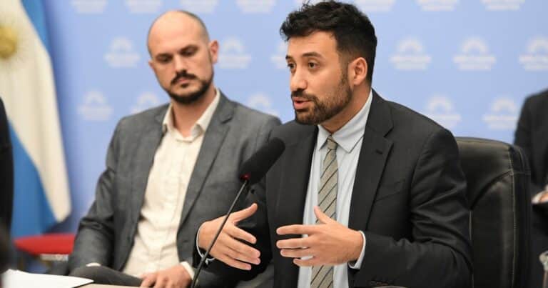 El oficialismo dictaminó la «Ley Hojarasca» con modificaciones, pero sostuvo privilegios para legisladores