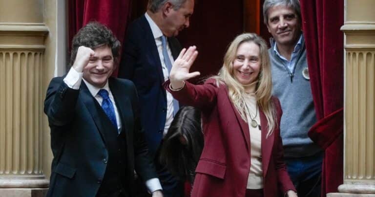 Cuáles son las 8 privatizaciones con las que el Gobierno prevé juntar US$ 2.000 millones hasta fin de año para pagar deuda