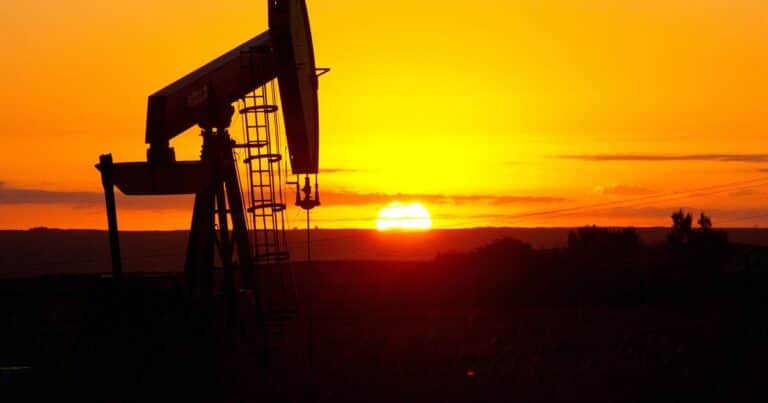 El precio del petróleo se derrumbó tras el anuncio de Trump sobre la tregua con Irán