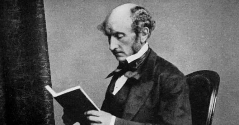 John Stuart Mill, filósofo británico: «El único fin por el cual es justificable que la humanidad, individual o colectivamente, se entrometa en la libertad de acción de uno cualquiera de sus miembros, es la propia protección»