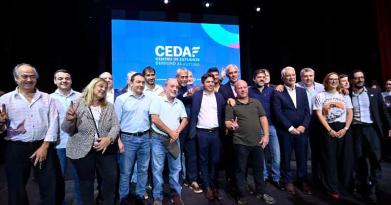 Kicillof repartirá $ 250.000 millones para atender los problemas de caja de los municipios