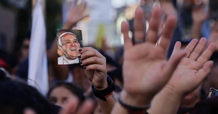 La Iglesia advierte al Gobierno por las villas y Kicillof viaja a una cumbre anti Trump