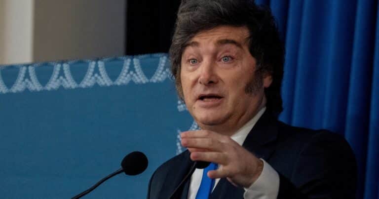 Milei admitió que los últimos meses de la economía fueron duros, pidió paciencia y volvió a atacar al periodismo