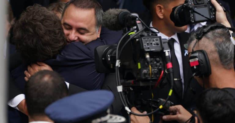 La otra lista de espionaje ruso que llegó al Gobierno y la casa que no es de Adorni