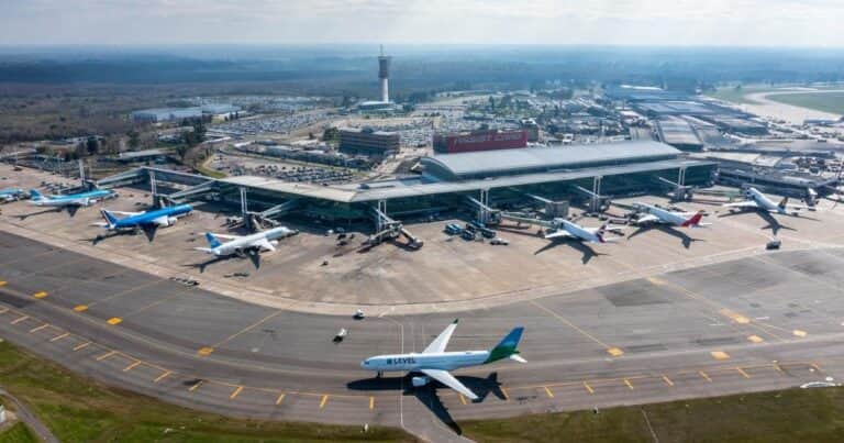 Viajes al exterior: por el cierre temporal de una pista de Ezeiza, las aerolíneas cancelan vuelos y cambian rutas