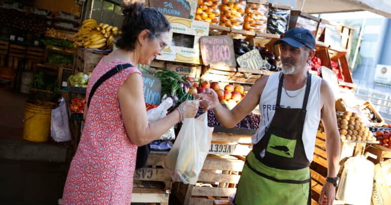 ¿El fin de una racha?: estiman que la inflación de abril será menor a 3% y tendría su primera desaceleración en casi un año