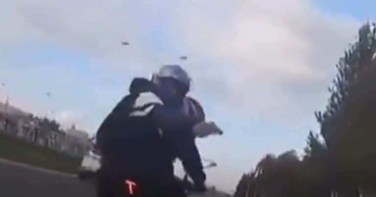 La Matanza: quisieron robarle la moto a un joven en plena autopista, pero lo evitó y grabó a los ladrones cuando le dispararon