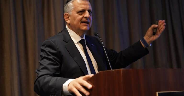 Marín, CEO de YPF, tras el congelamiento de las naftas: «Volverán a subir cuando baje el precio del barril»