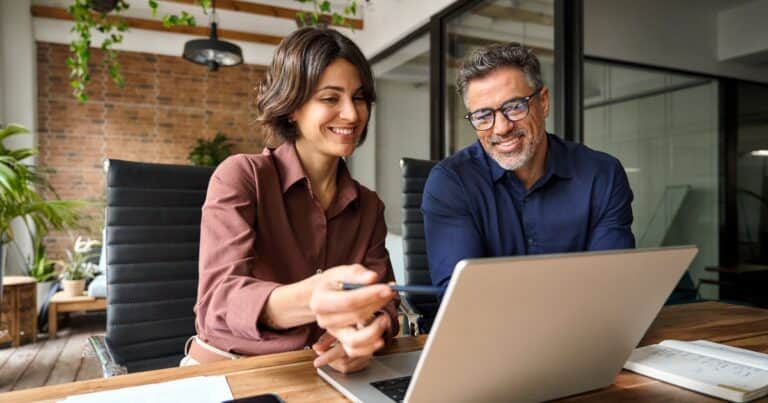 La respuesta no es 0 ni 8: la ciencia determinó cuántas horas hay que trabajar por día para ser «feliz»