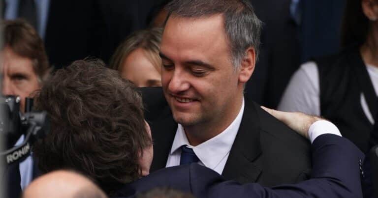 El fiscal quiere saber si Adorni hizo más viajes al exterior y si hubo una maniobra en la compra del departamento de Caballito
