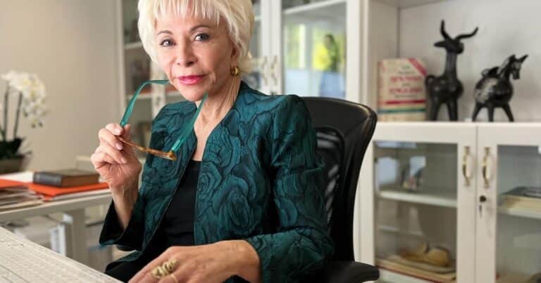 Isabel Allende, escritora: “Soy una romántica incurable porque a los 83 años estoy enamorada de un anciano”