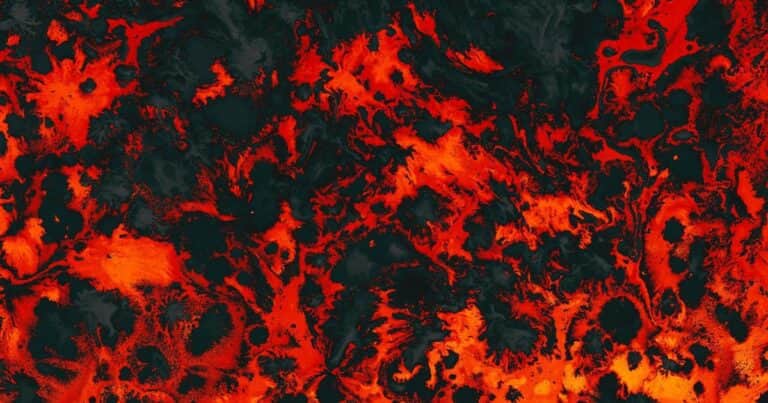 Un sorprendente hallazgo geológico revela un enorme depósito de magma oculto bajo las montañas de una tranquila región italiana