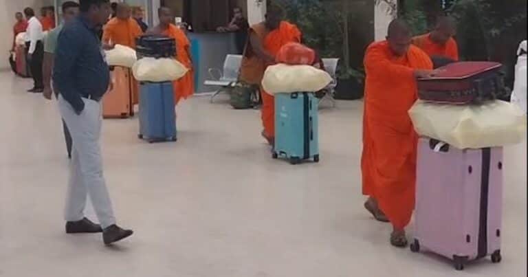 Detienen a 22 monjes budistas con 112 kilos de droga en un aeropuerto