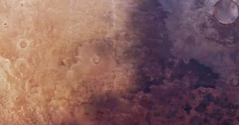 Desde hace 50 años una sombra gigante crece en Marte y desconcierta a la ciencia