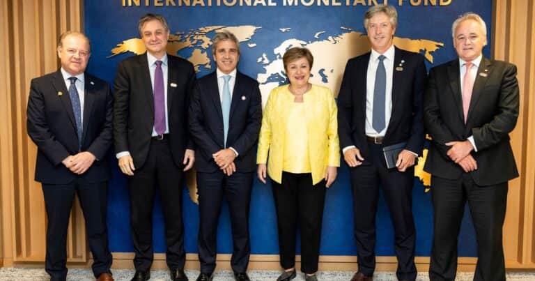 Caputo y el FMI: entretelones de la reunión con Georgieva y cómo se lograron los millones en garantías de los bancos multilaterales