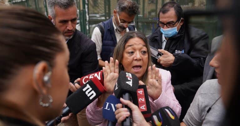 La fiscalía quiere saber cómo hizo Adorni para pagar 80 mil dólares en efectivo para comprar inmuebles