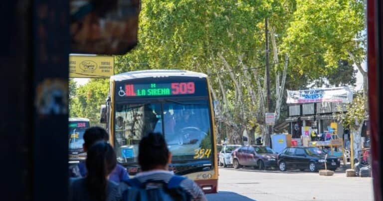 Subsidios, deuda millonaria, gasoil y menos pasajeros: el detrás de escena del conflicto entre los colectivos y el Gobierno