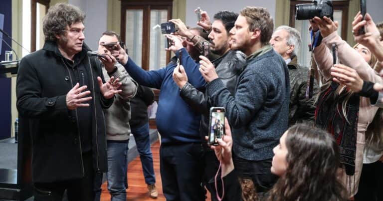El Gobierno levantó la restricción y siete periodistas acreditados podrán volver a entrar a Casa Rosada