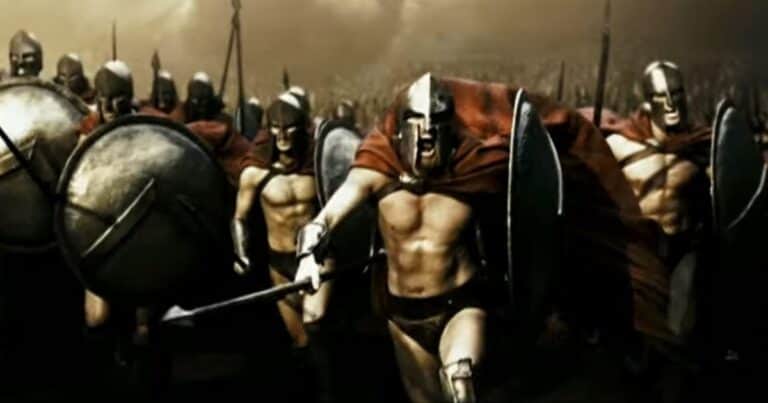 Los 4 trucos de un entrenador para tener abdominales como Leónidas en ‘300’ y en poco tiempo