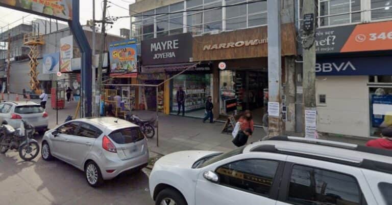 Un grupo de ladrones intentó robar una joyería en Laferrere, se tiroteó con un custodio e hirió a un jubilado