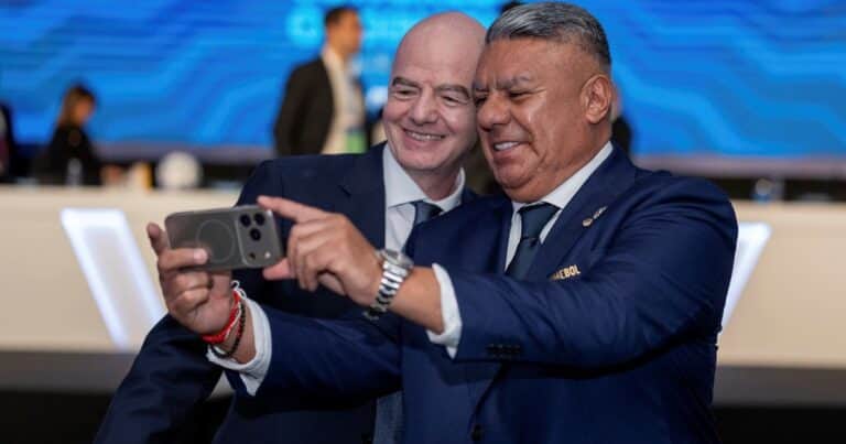 Una buena noticia judicial para el «Chiqui»Tapia: fue sobreseído en una causa por lavado de dinero del 2021