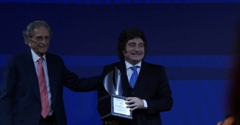 El detrás de escena del discurso de Milei en la Fundación Libertad: Adorni junto a Karina y un Macri serio que no se saludó con el Presidente
